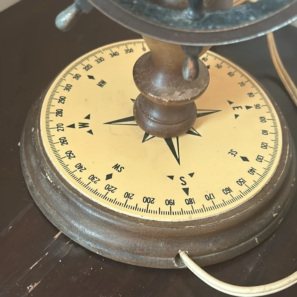 CVintage Nautical Ships Wheel Compass Table Lamp